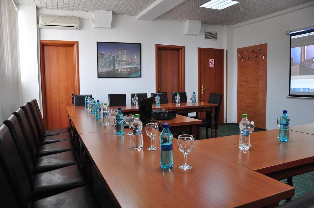 Hotel Emma Est Craiova Kültér fotó