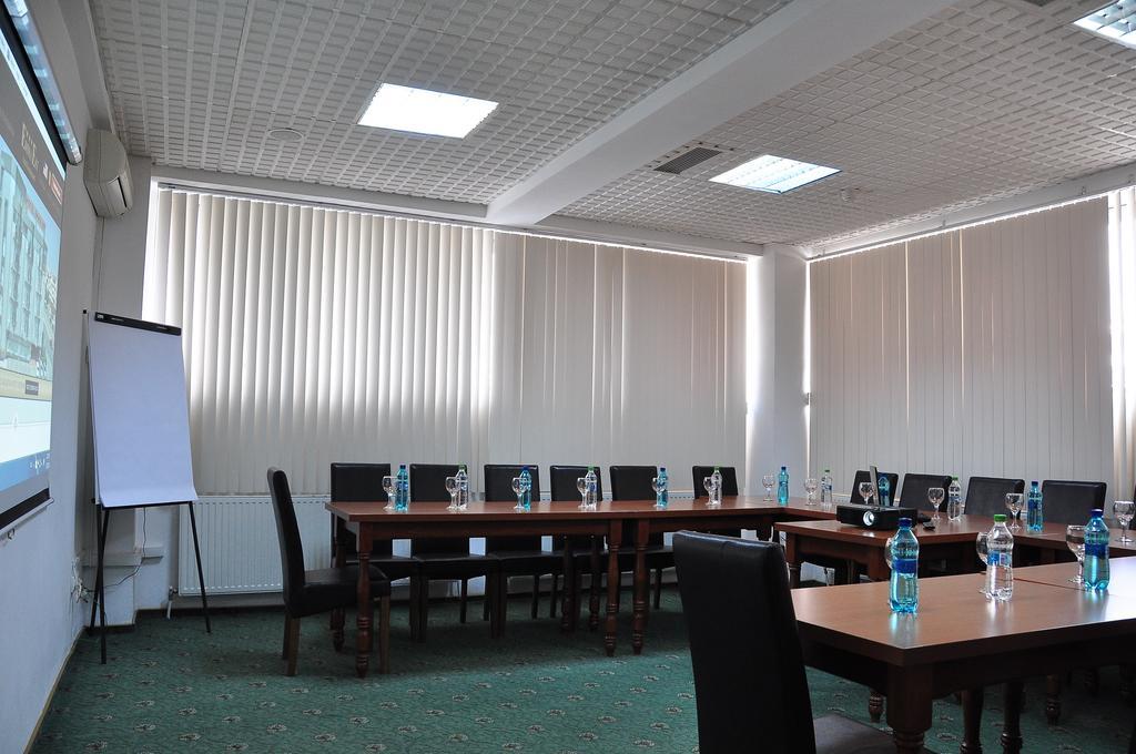 Hotel Emma Est Craiova Kültér fotó