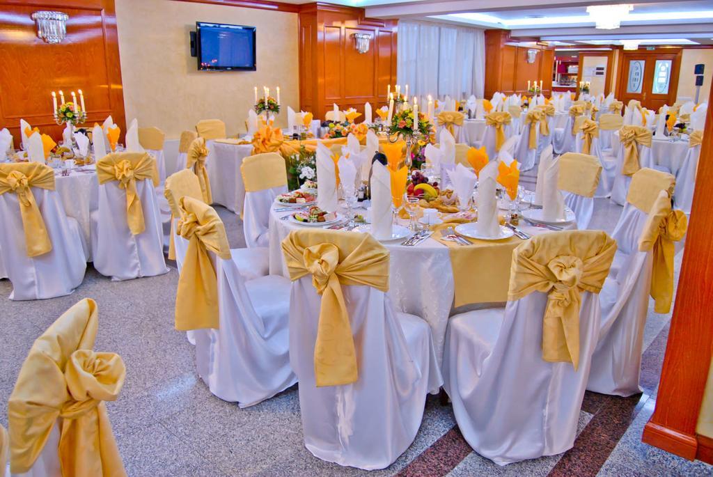 Hotel Emma Est Craiova Kültér fotó