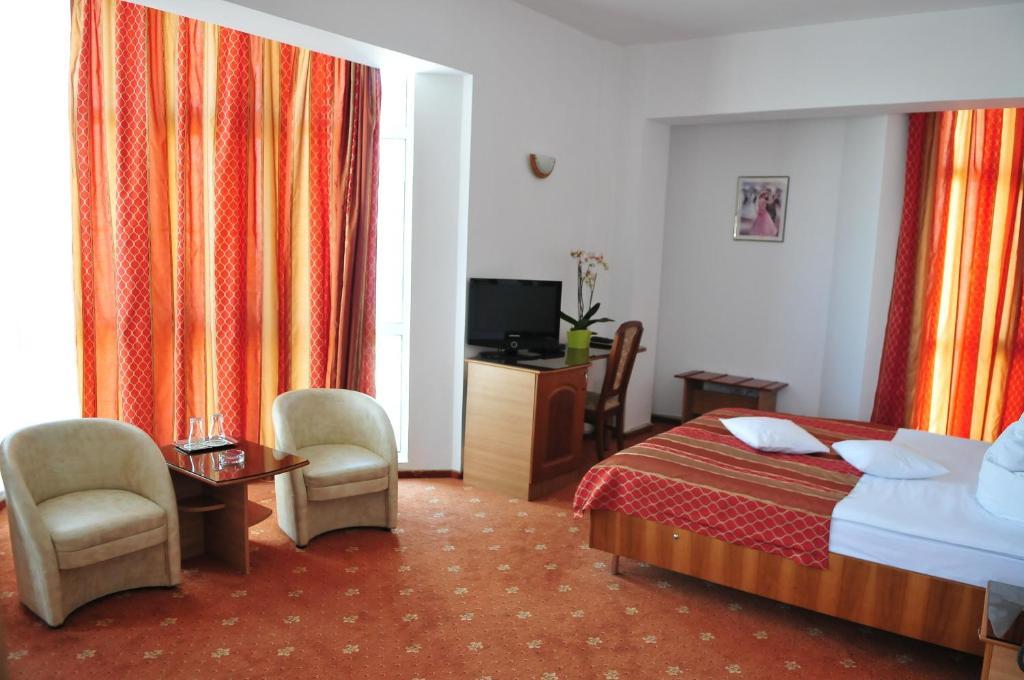 Hotel Emma Est Craiova Kültér fotó