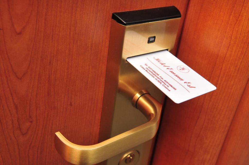 Hotel Emma Est Craiova Kültér fotó