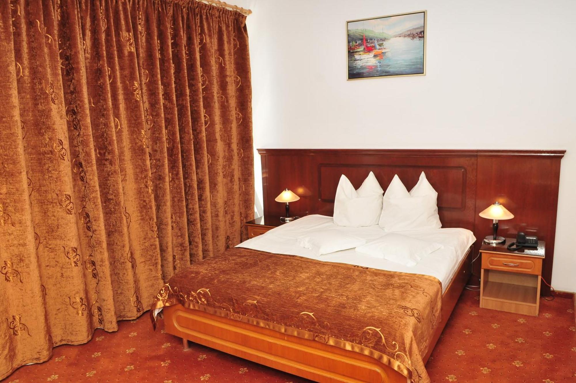 Hotel Emma Est Craiova Kültér fotó