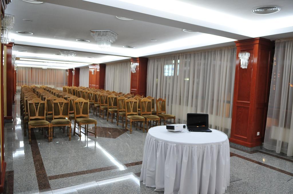Hotel Emma Est Craiova Kültér fotó