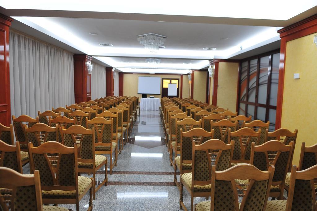 Hotel Emma Est Craiova Kültér fotó