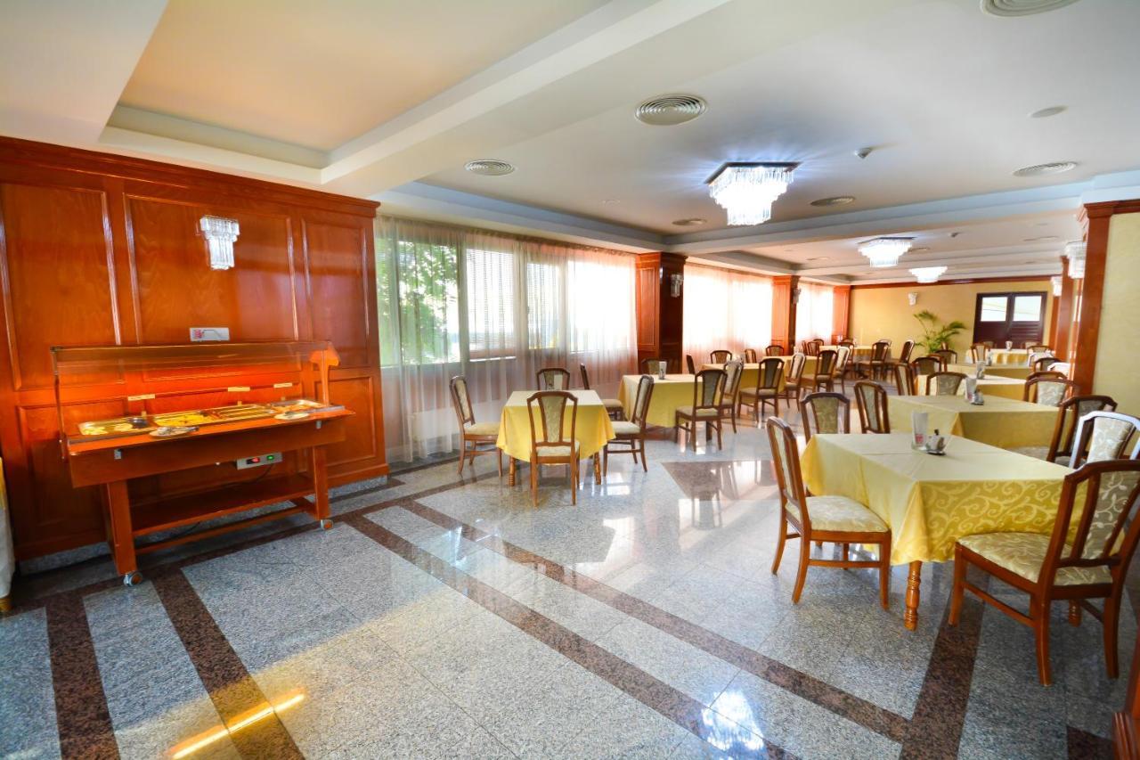 Hotel Emma Est Craiova Kültér fotó