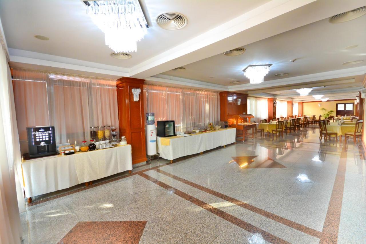 Hotel Emma Est Craiova Kültér fotó